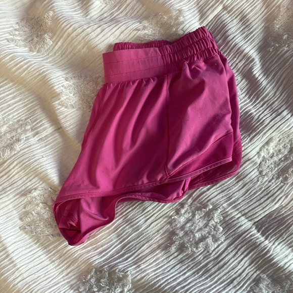 Lululemon hotty hots size 10 2.5 inch and no liner - Picture 4 of 4